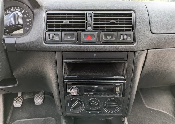 Volkswagen Golf cena 5500 przebieg: 206370, rok produkcji 2002 z Wrocław małe 211